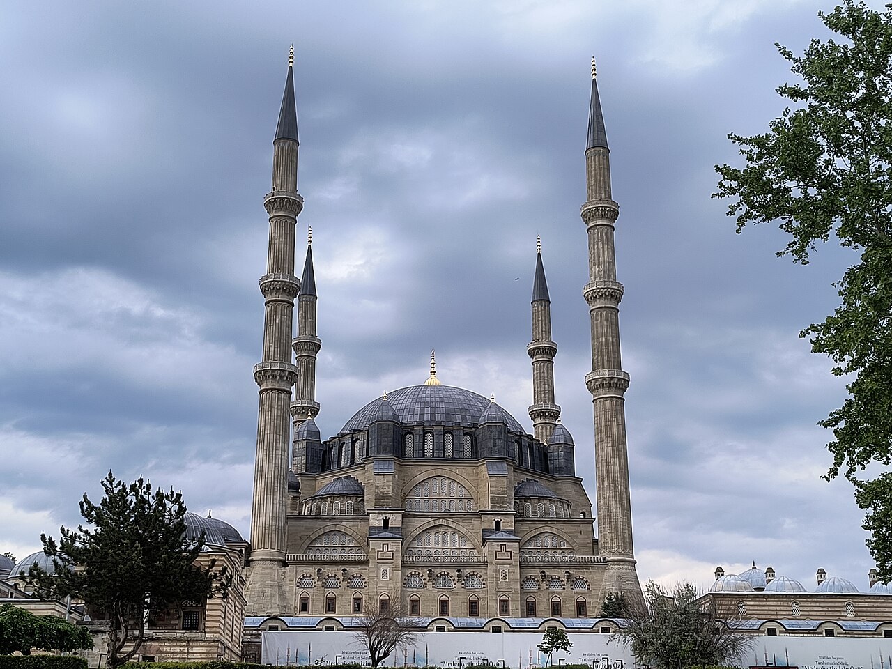 A photograph of the Selimiye Mosque in Edirne: Sinan's great central dome and four slender minarets against a cloudy sky.