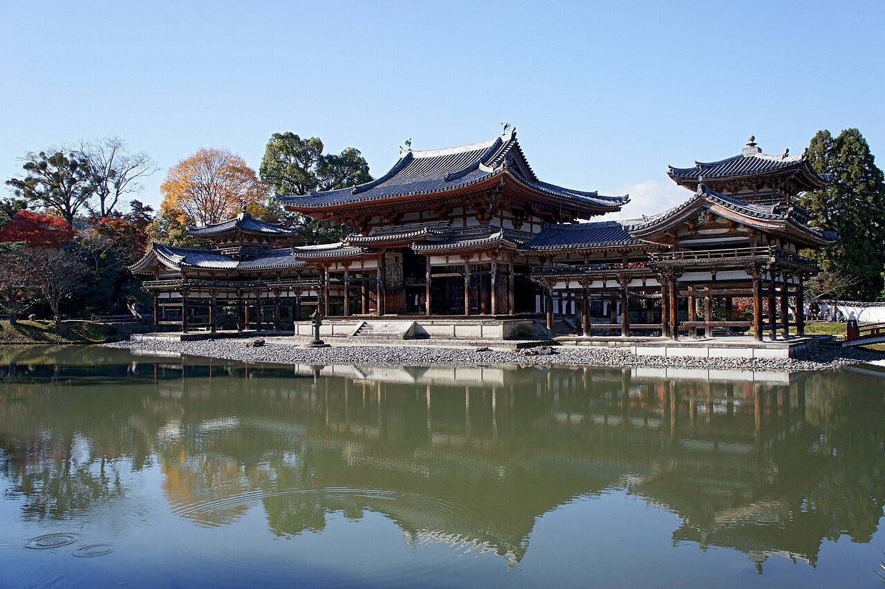 Byodo-in's Phoenix Hall in Uji, a Heian-era Pure Land temple, is reflected in the pond before it.