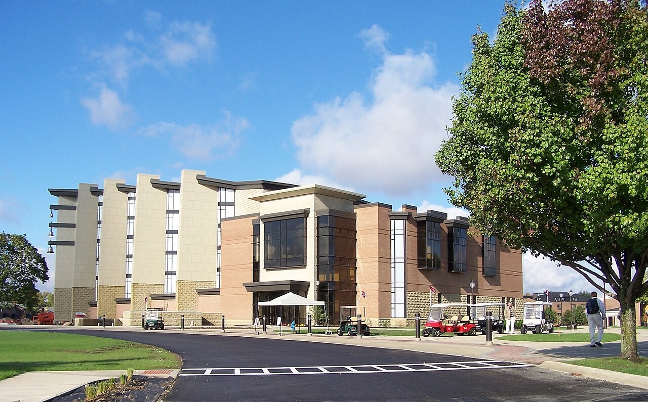 The chapel auditorium building at Indiana Wesleyan University in Marion, Indiana, with its tall finned wall and entrance court.