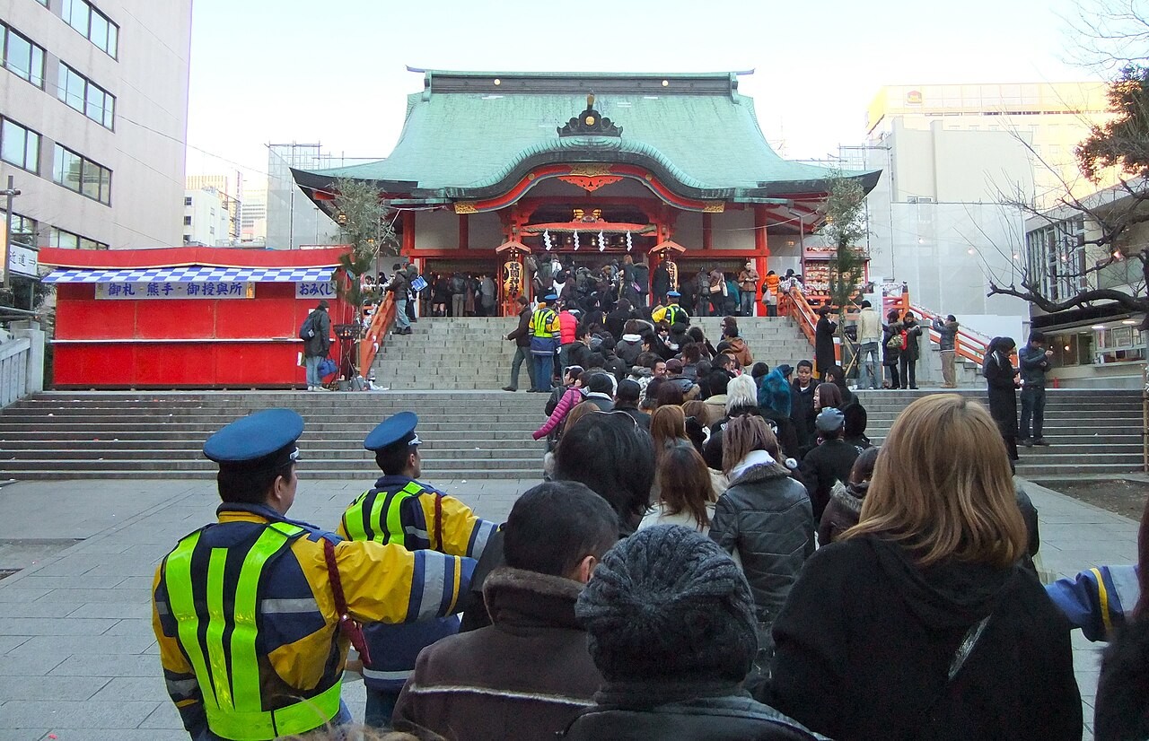 Worshippers queueing at the Hanazono Shrine in Tokyo for the New Year shrine visit.