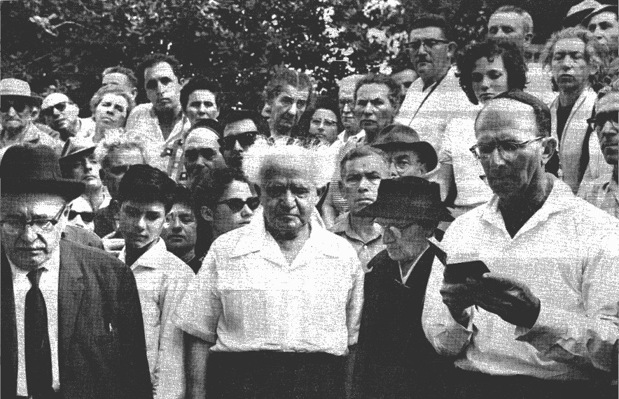 A 1917 photograph of David Borochov reciting Kaddish at the funeral of Ber Borochov.