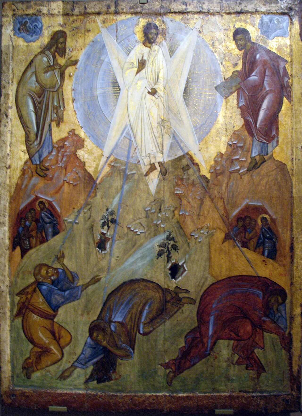 Theophanes the Greek's icon of the Transfiguration, Christ in white at the summit between Moses and Elijah, the disciples below.
