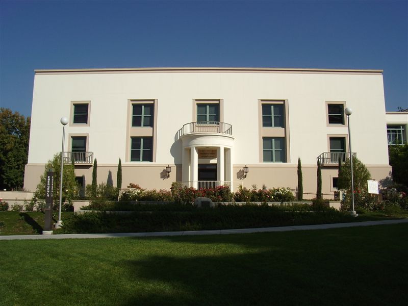 The Honnold Library of the Claremont Colleges in Claremont, California.