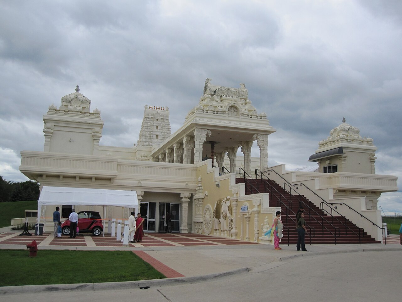 Man Charged Over Alleged Plot Against an Illinois Hindu Temple During Navratri