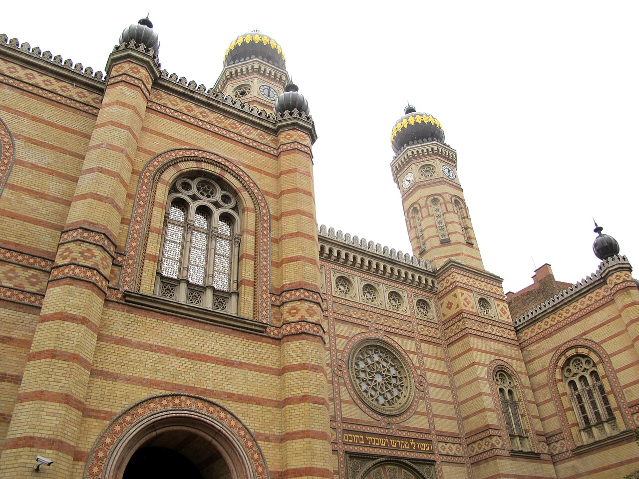 Historic Budapest Synagogue Reopens as a Youth-Led Jewish Community